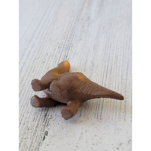 Safari Apatosaurus Dinosaur toy mini Brown figure - Picture 4 of 4